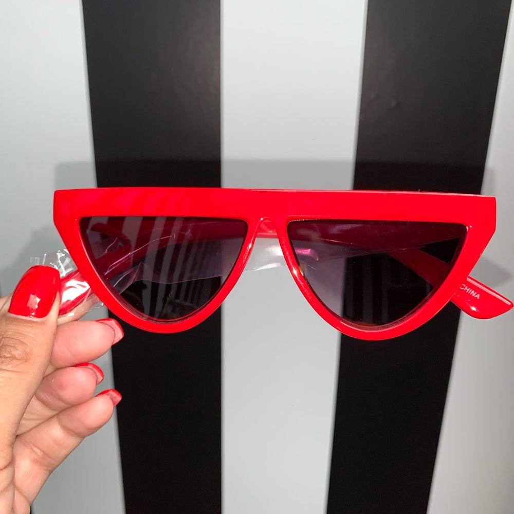 Bold Cat-Eye Sunglasses